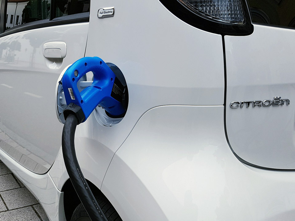 Using Electric and Hybrid Vehicles